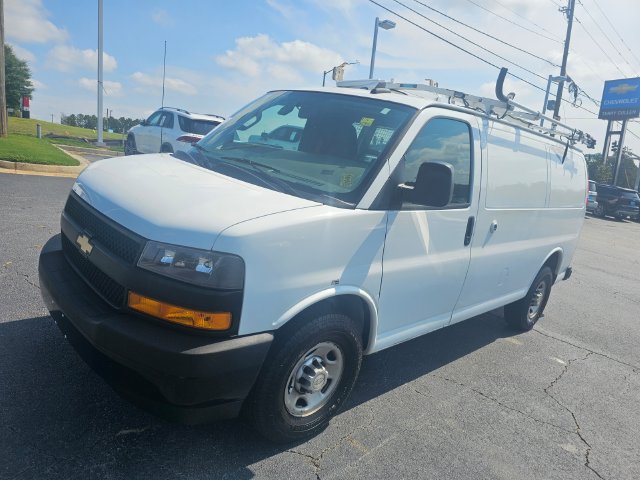 Used 2018 Chevrolet Express 2500 w/ Driver Convenience Package RWD image 4