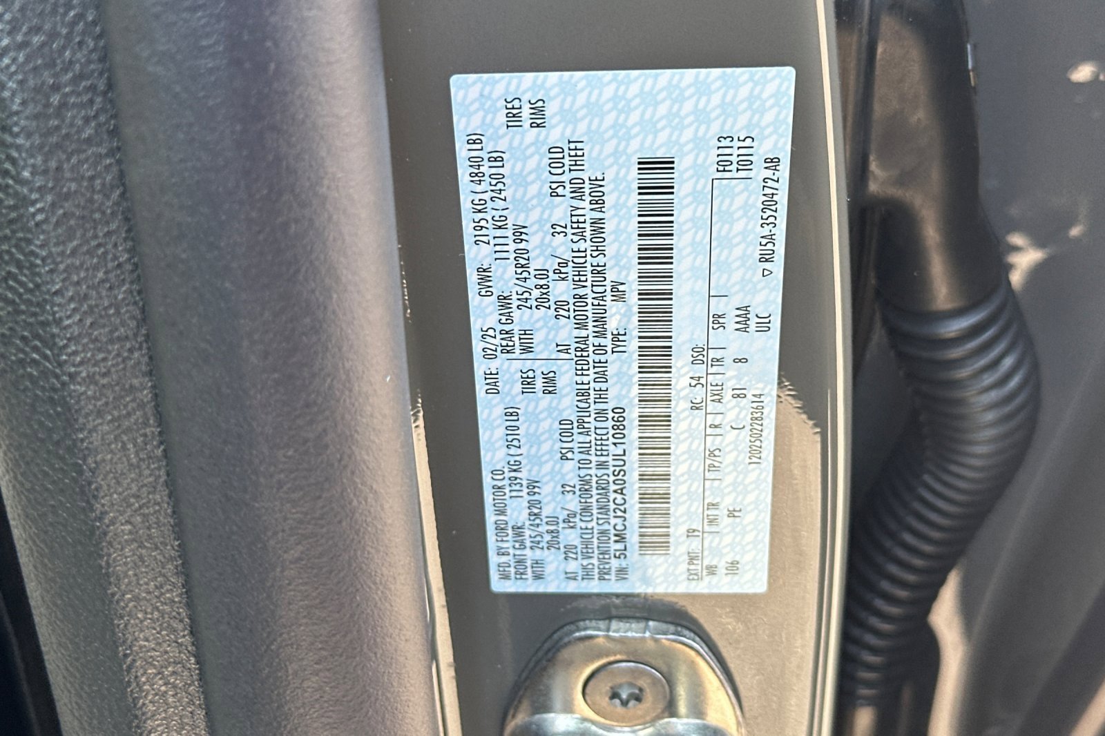 New 2025 Lincoln Corsair Reserve w/ Equipment Group 202A image 25