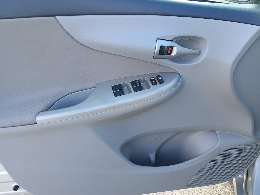 Used 2013 Toyota Corolla LE image 10