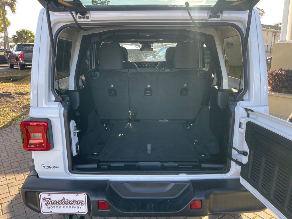 Used 2025 Jeep Wrangler Unlimited Sahara image 5