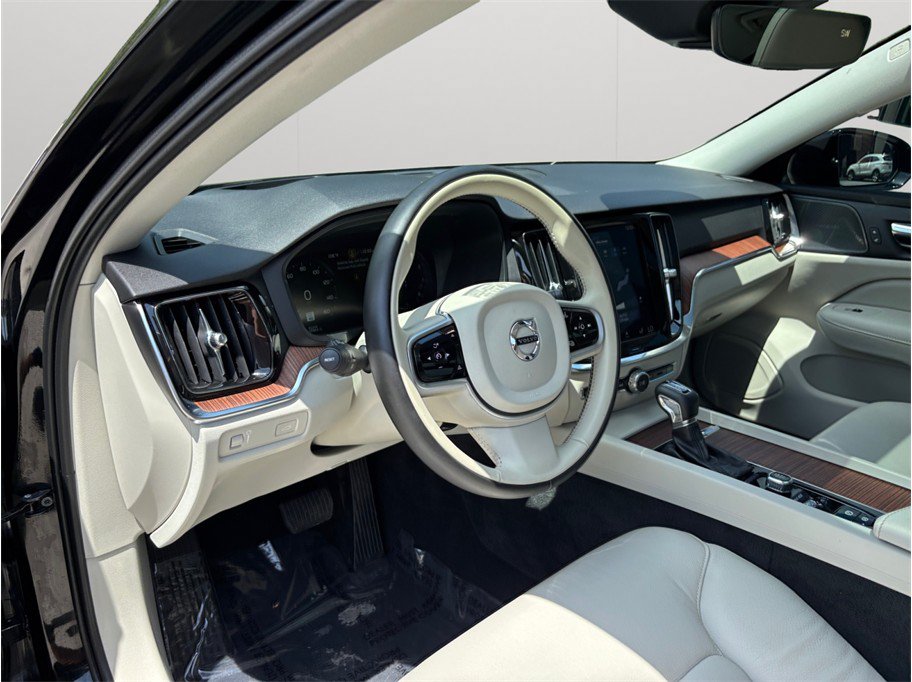 Used 2020 Volvo S60 T5 Momentum FWD image 6