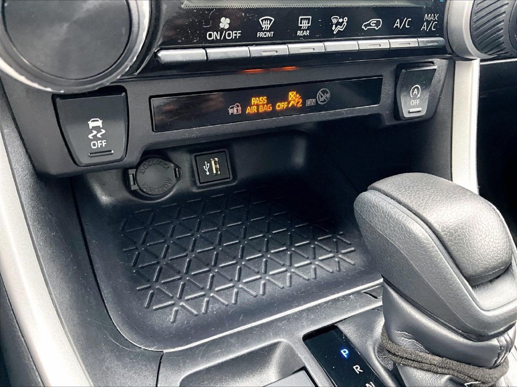 Used 2025 Toyota RAV4 LE AWD/4WD image 27