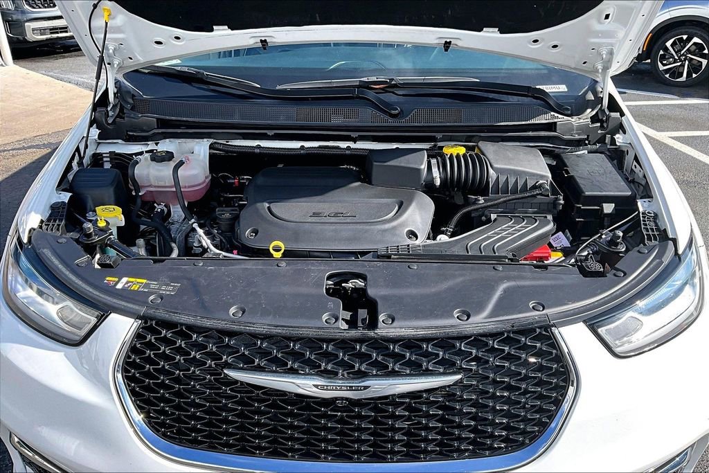 Used 2023 Chrysler Pacifica Limited image 31