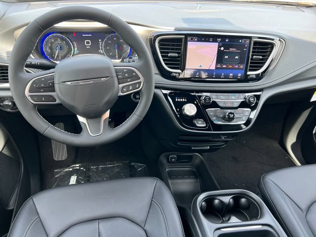 New 2027 Chrysler Pacifica Select w/ Family Tech Group AWD/4WD image 3