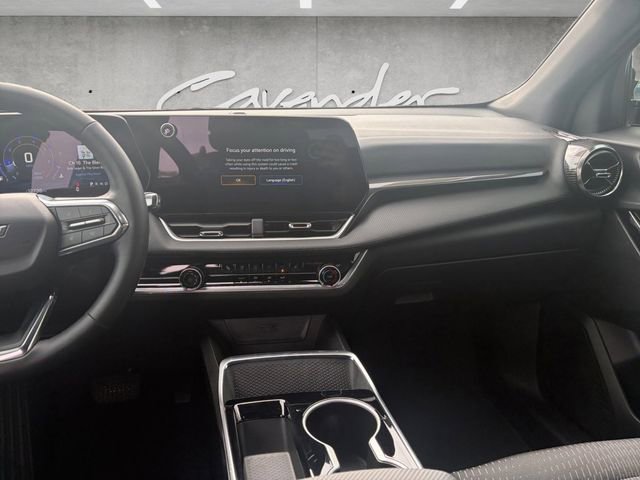 Used 2025 Chevrolet Equinox LT image 3