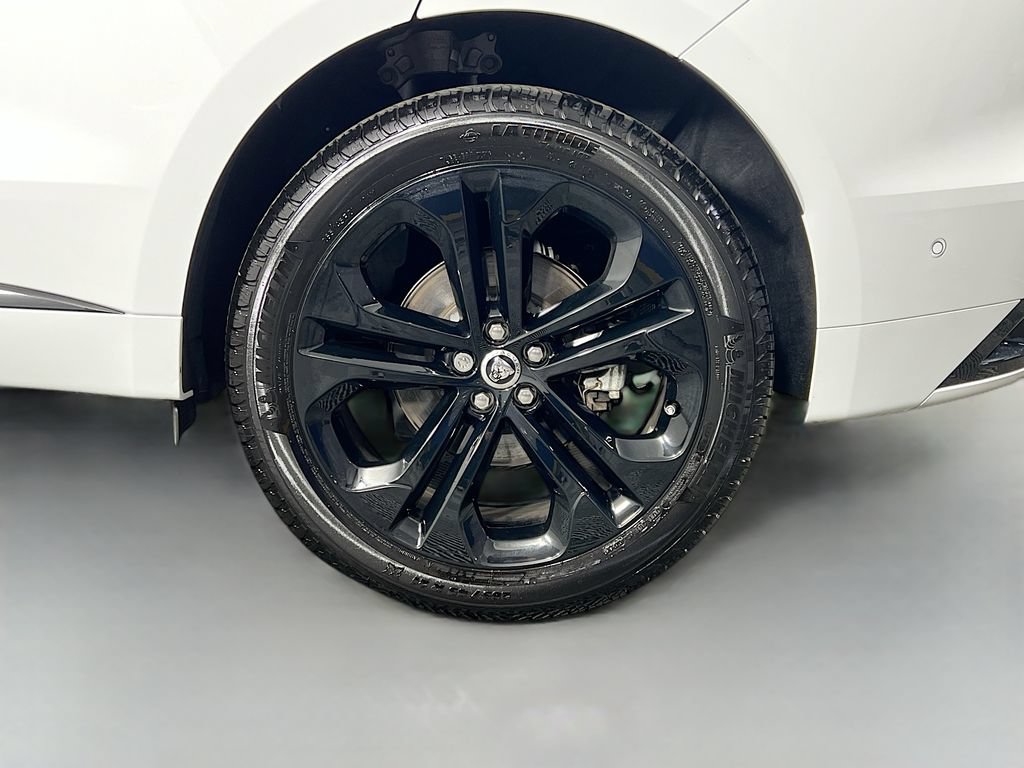 Certified 2025 Jaguar F-PACE R-Dynamic S AWD/4WD image 33