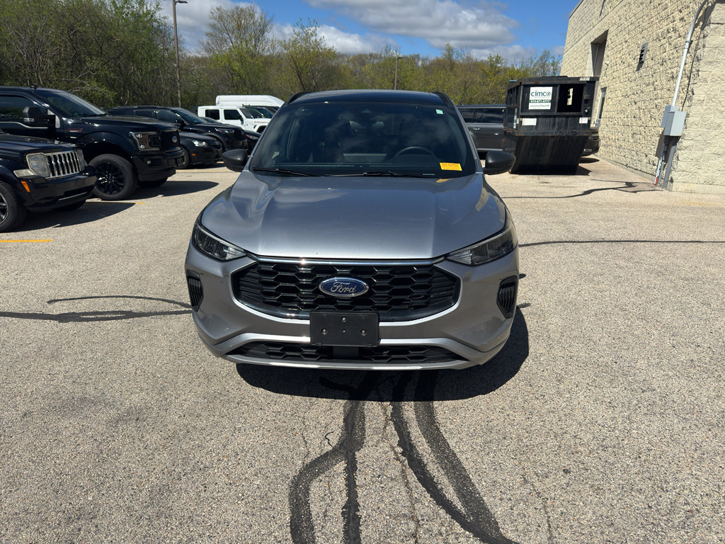 Used 2023 Ford Escape ST-Line w/ Tech Pack #1 AWD/4WD image 2