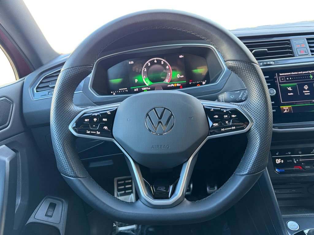 Used 2024 Volkswagen Tiguan SE R-Line image 12