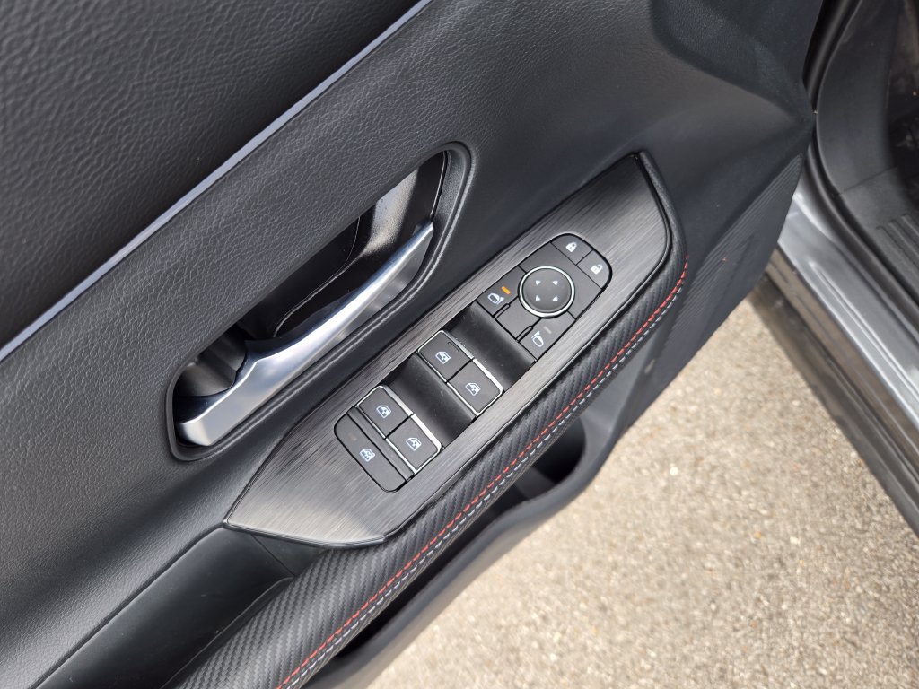 New 2026 Nissan Kicks SR FWD image 17