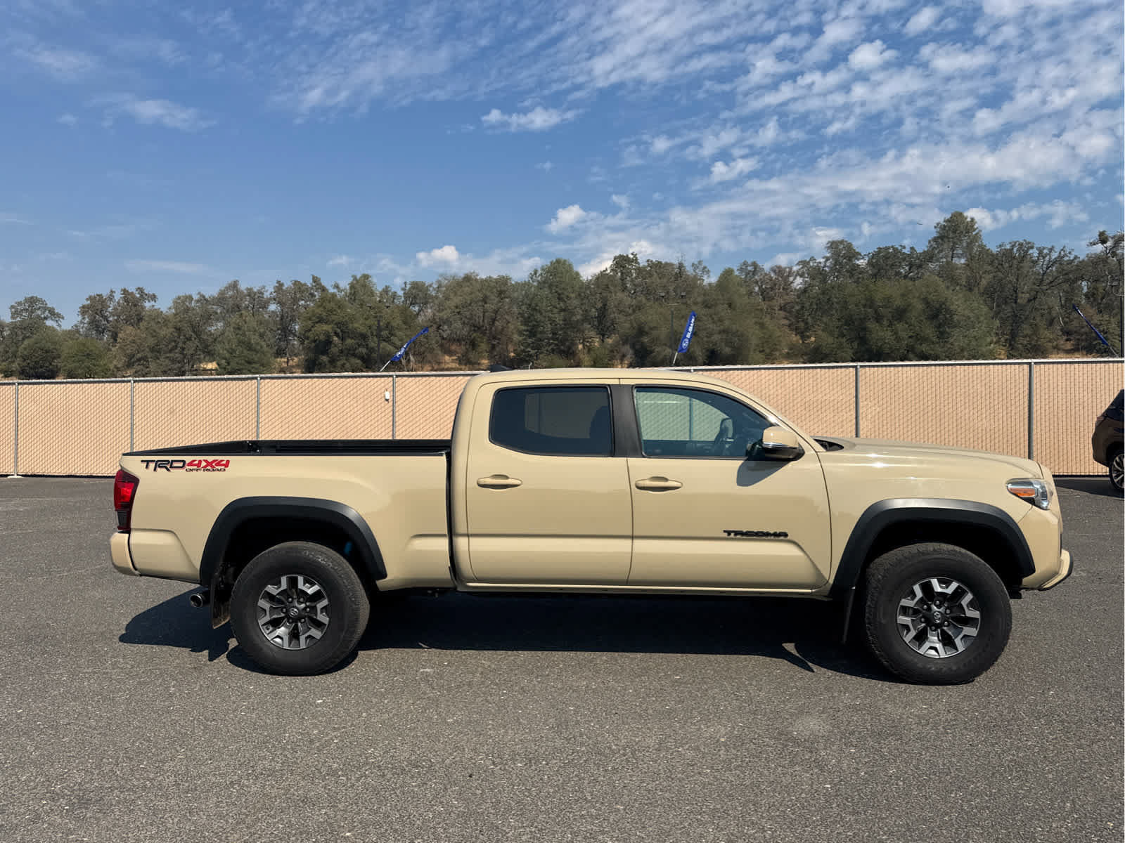 Used 2019 Toyota Tacoma TRD Off-Road w/ Technology Package AWD/4WD image 4