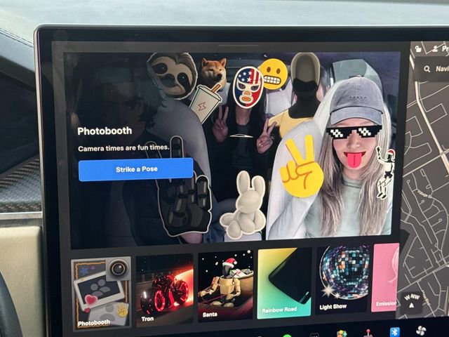 Used 2022 Tesla Model X Plaid image 16