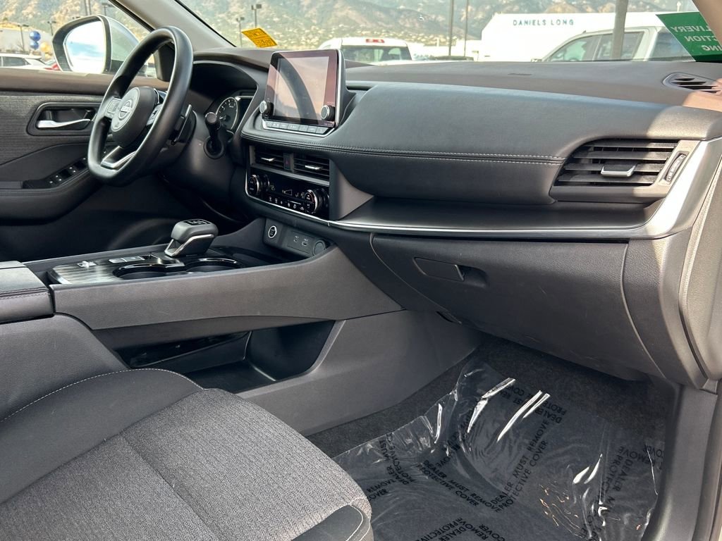 Used 2023 Nissan Rogue SV image 8
