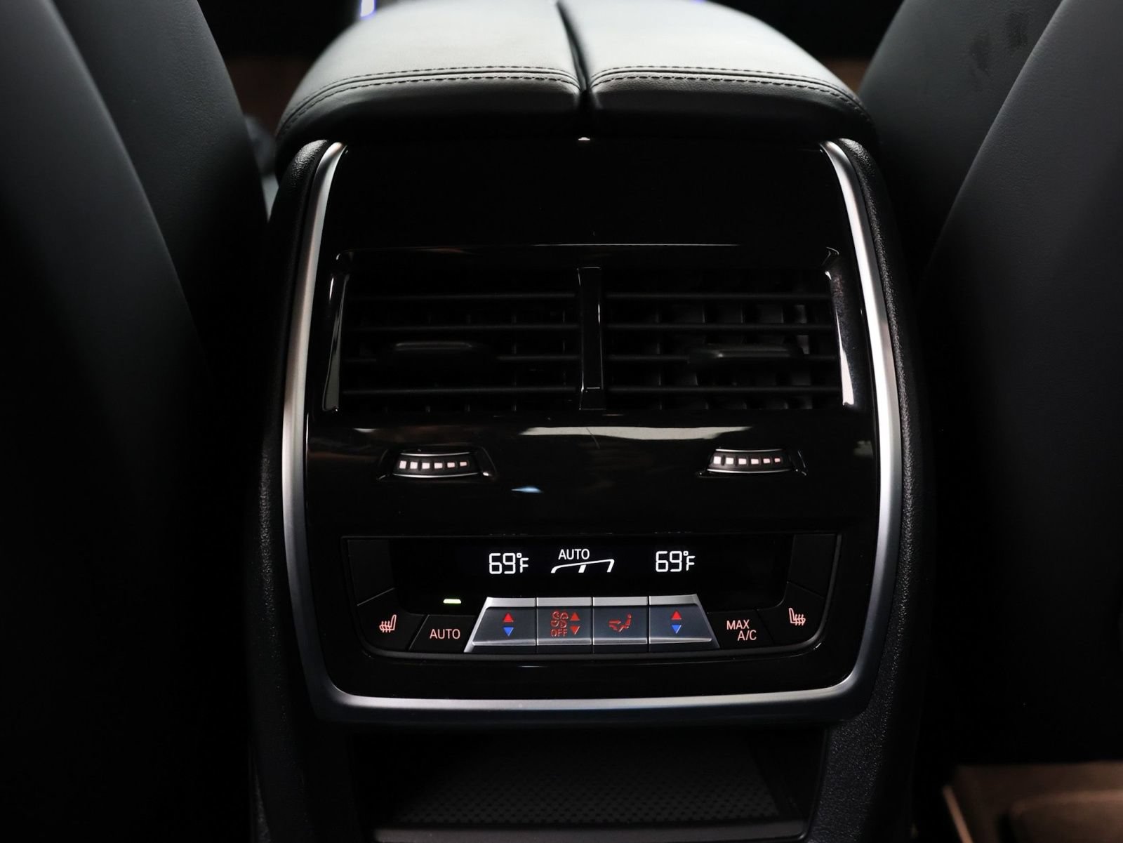 Used 2024 BMW ALPINA XB7 AWD/4WD image 23