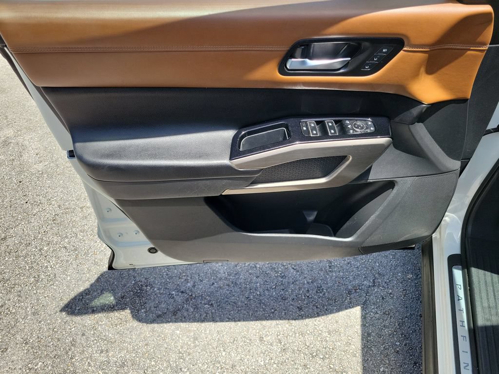 Certified 2024 Nissan Pathfinder Platinum FWD image 24