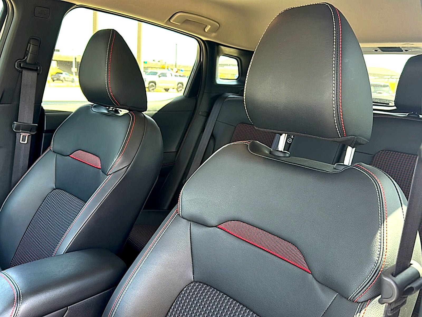 Certified 2025 Nissan Kicks SR FWD image 14