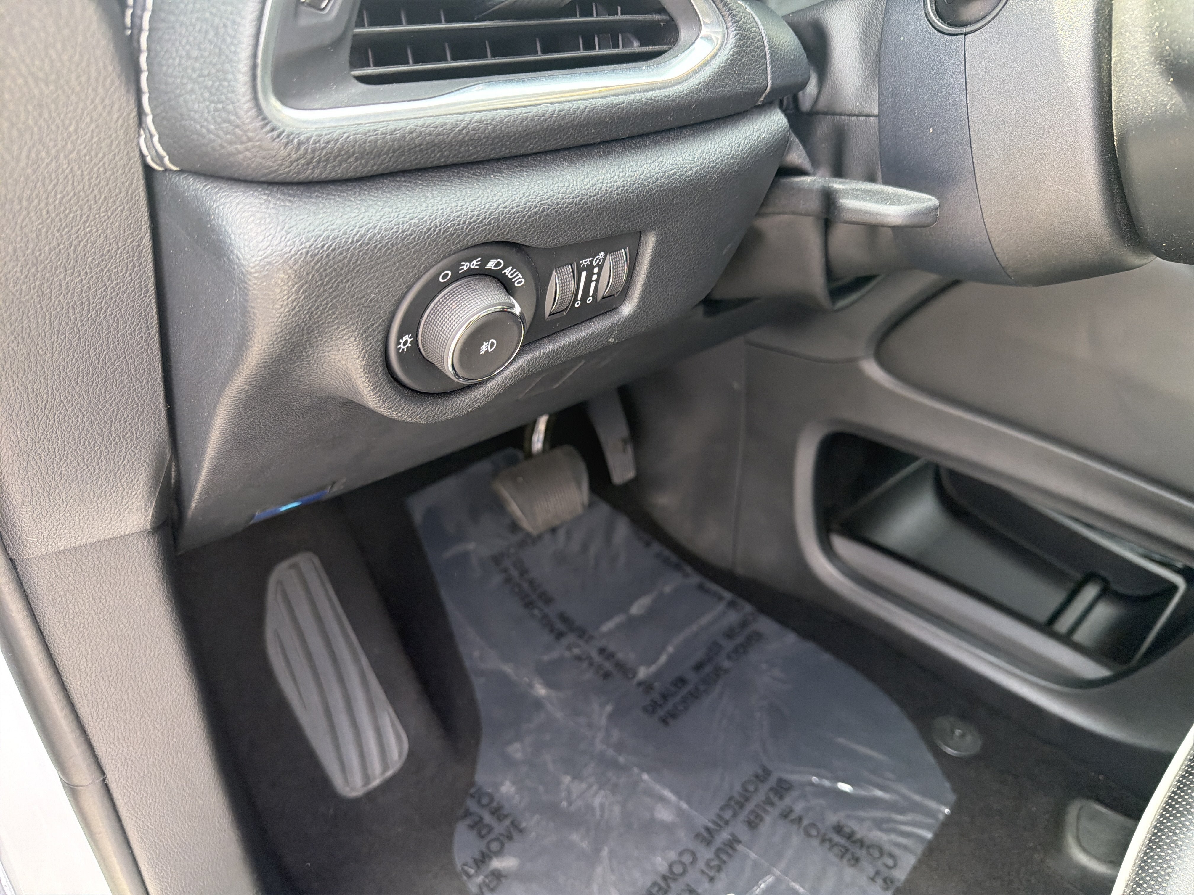 Used 2025 Chrysler Pacifica Limited FWD image 32