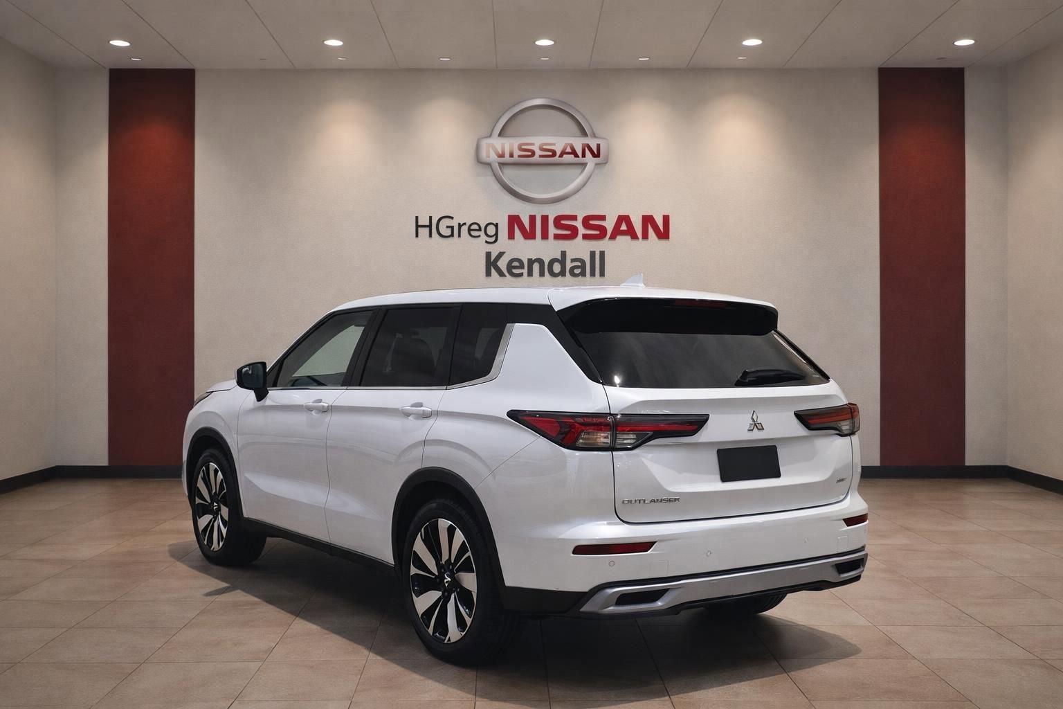 Used 2025 Mitsubishi Outlander AWD image 2