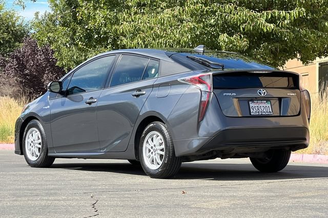 Used 2017 Toyota Prius Four FWD image 6