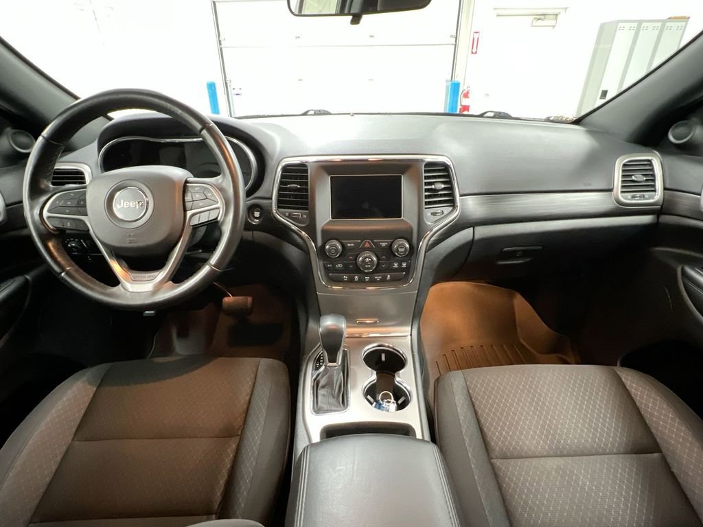 Used 2021 Jeep Grand Cherokee Laredo image 10