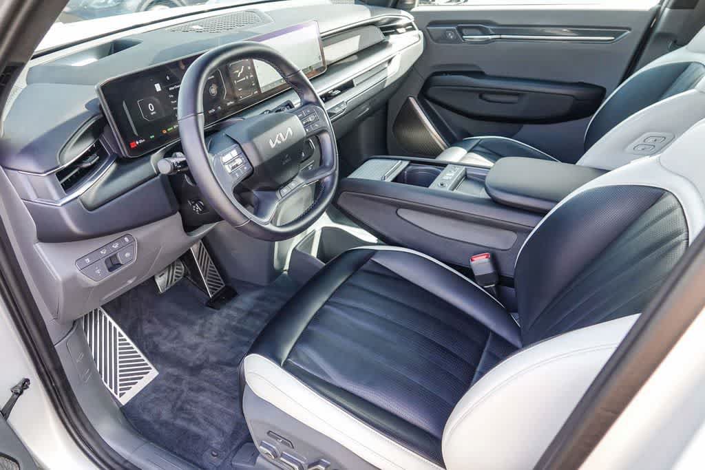 Certified 2024 Kia EV9 GT-Line AWD/4WD image 16