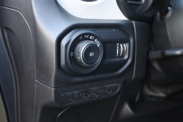 Used 2025 Jeep Wrangler Sport image 11