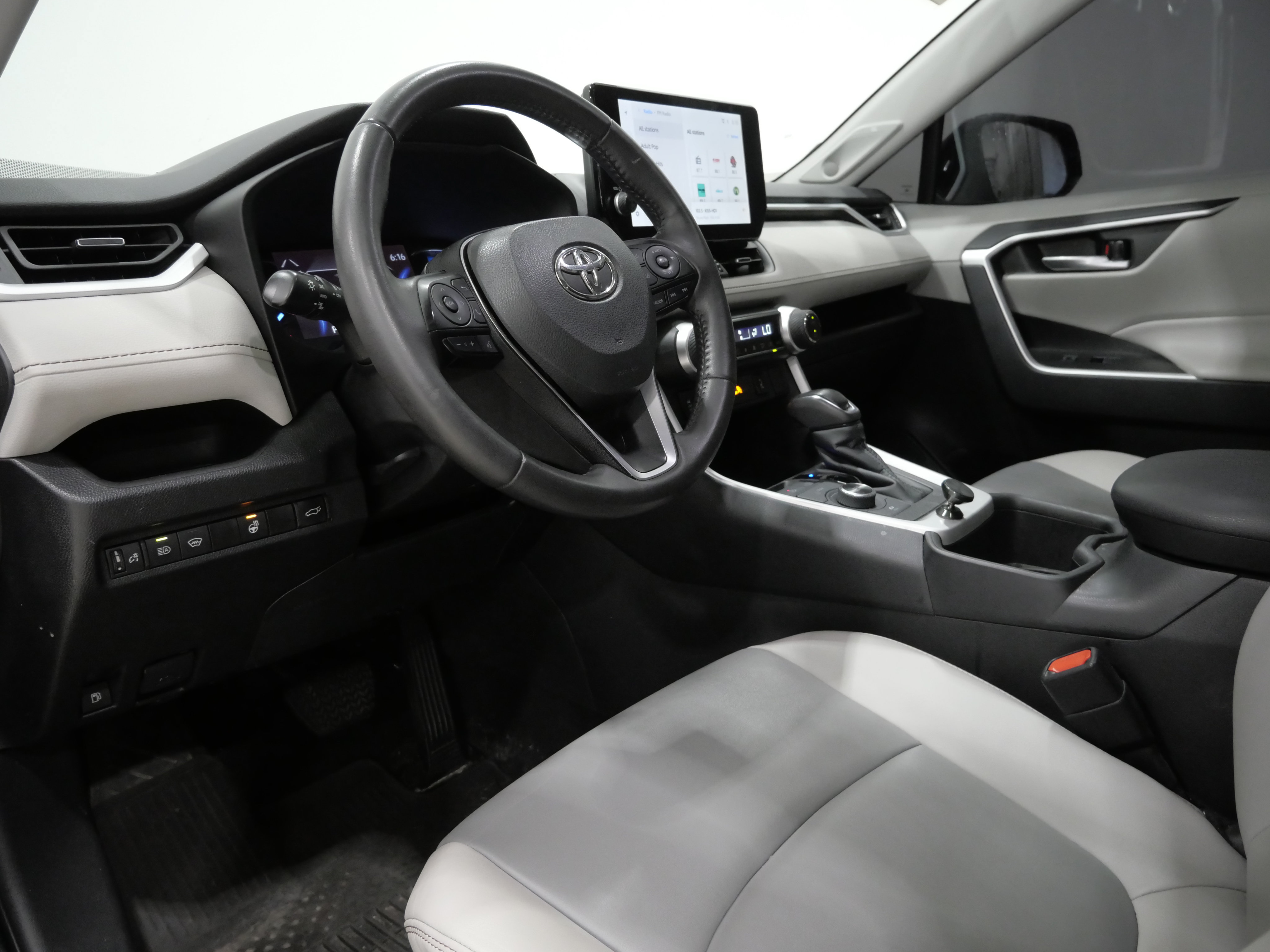 Used 2023 Toyota RAV4 XLE Premium AWD/4WD image 12