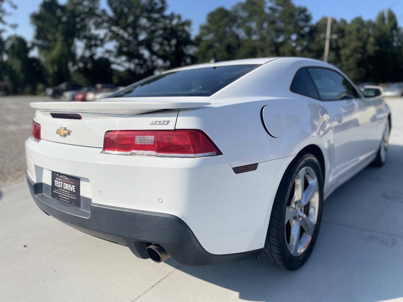 Used 2015 Chevrolet Camaro SS w/ Rear Vision Package RWD image 9