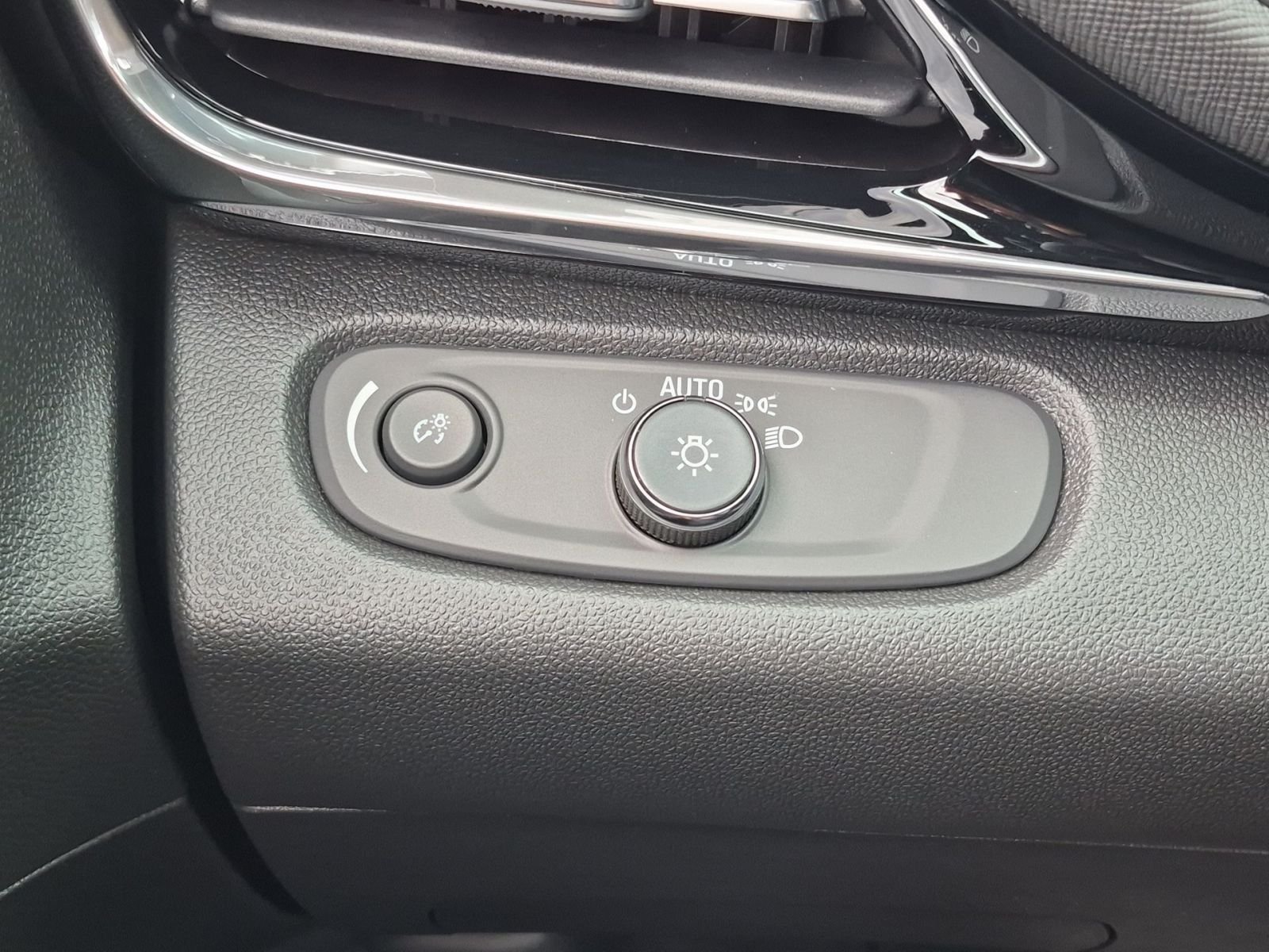 New 2026 Buick Envista Sport Touring w/ Convenience I Package FWD image 18