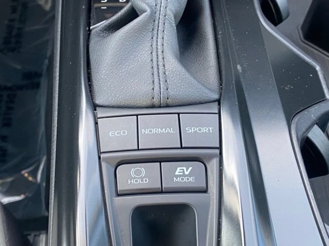 Used 2025 Toyota Camry SE AWD/4WD image 13