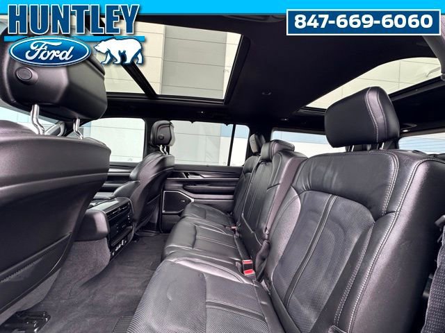 Used 2023 Jeep Wagoneer 4WD w/ Premium Group I image 19