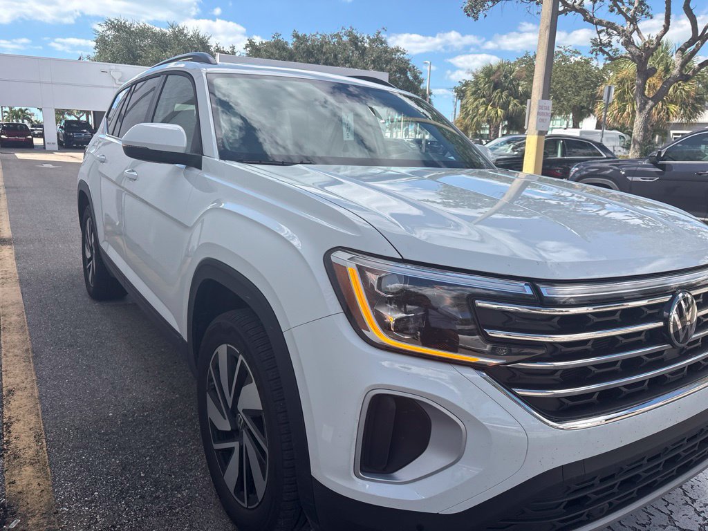 Certified 2025 Volkswagen Atlas SE w/ Panoramic Sunroof Package FWD image 2