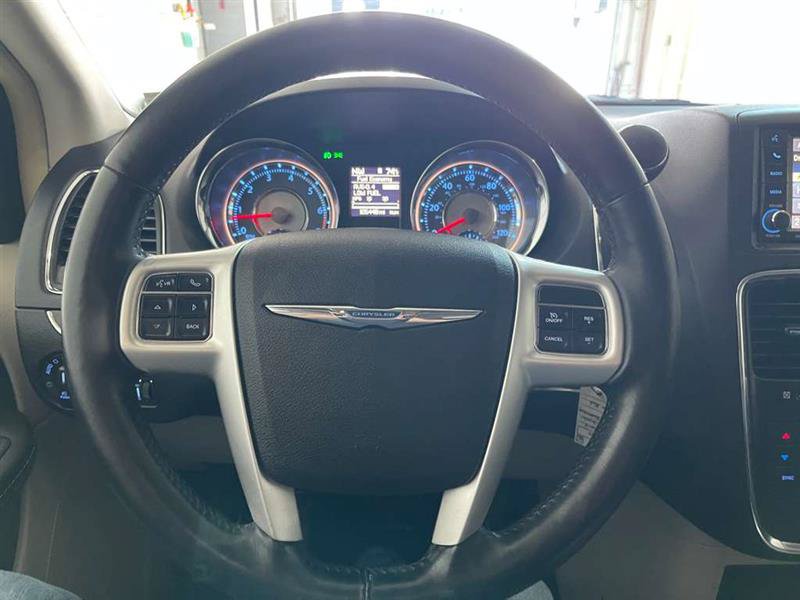 Used 2015 Chrysler Town & Country Touring-L w/ Driver Convenience Group FWD image 58