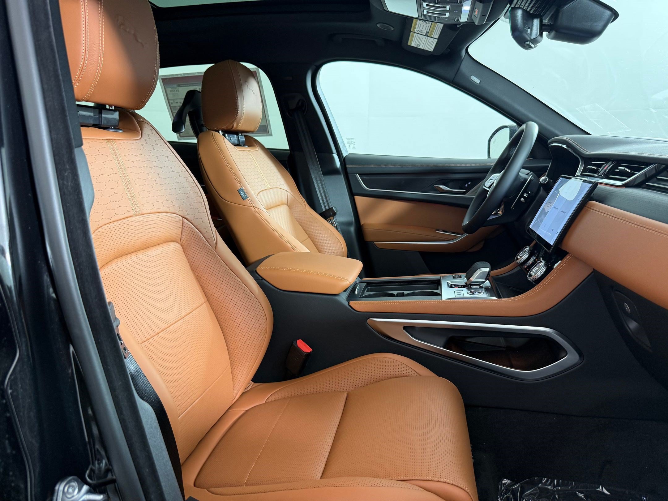New 2026 Jaguar F-PACE R-Dynamic S AWD/4WD image 25