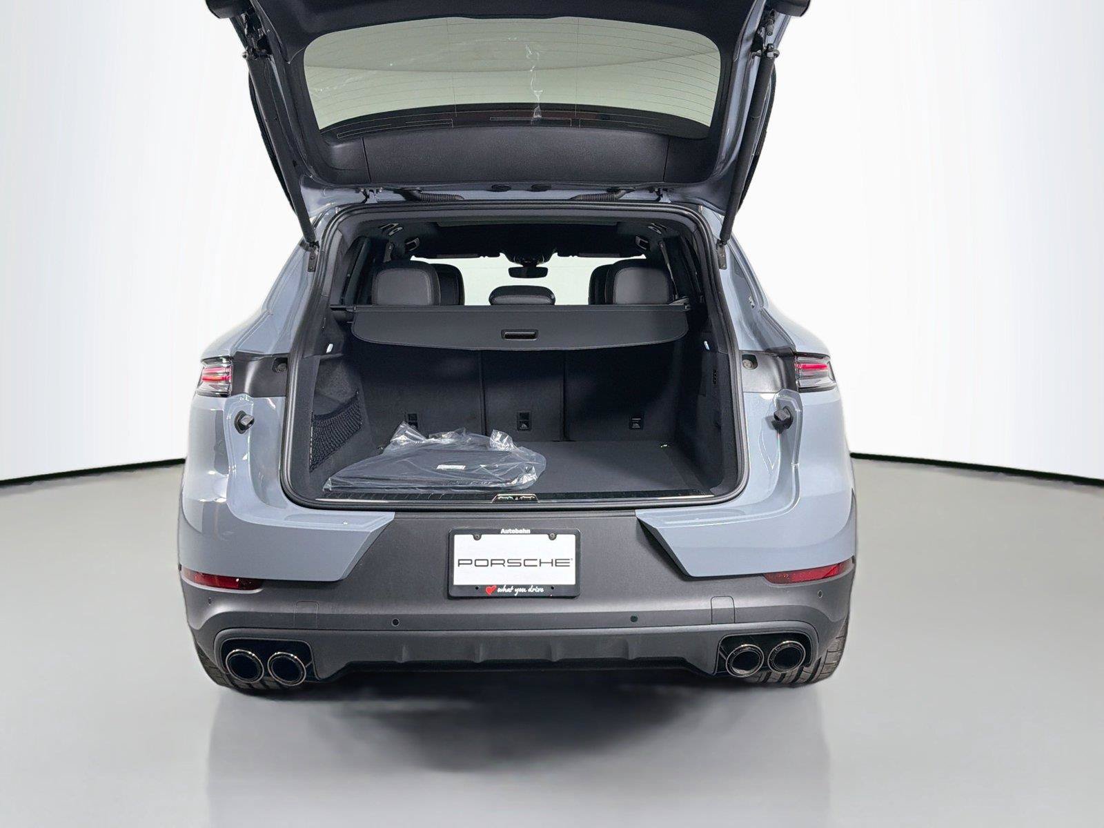 Certified 2025 Porsche Cayenne AWD/4WD image 35