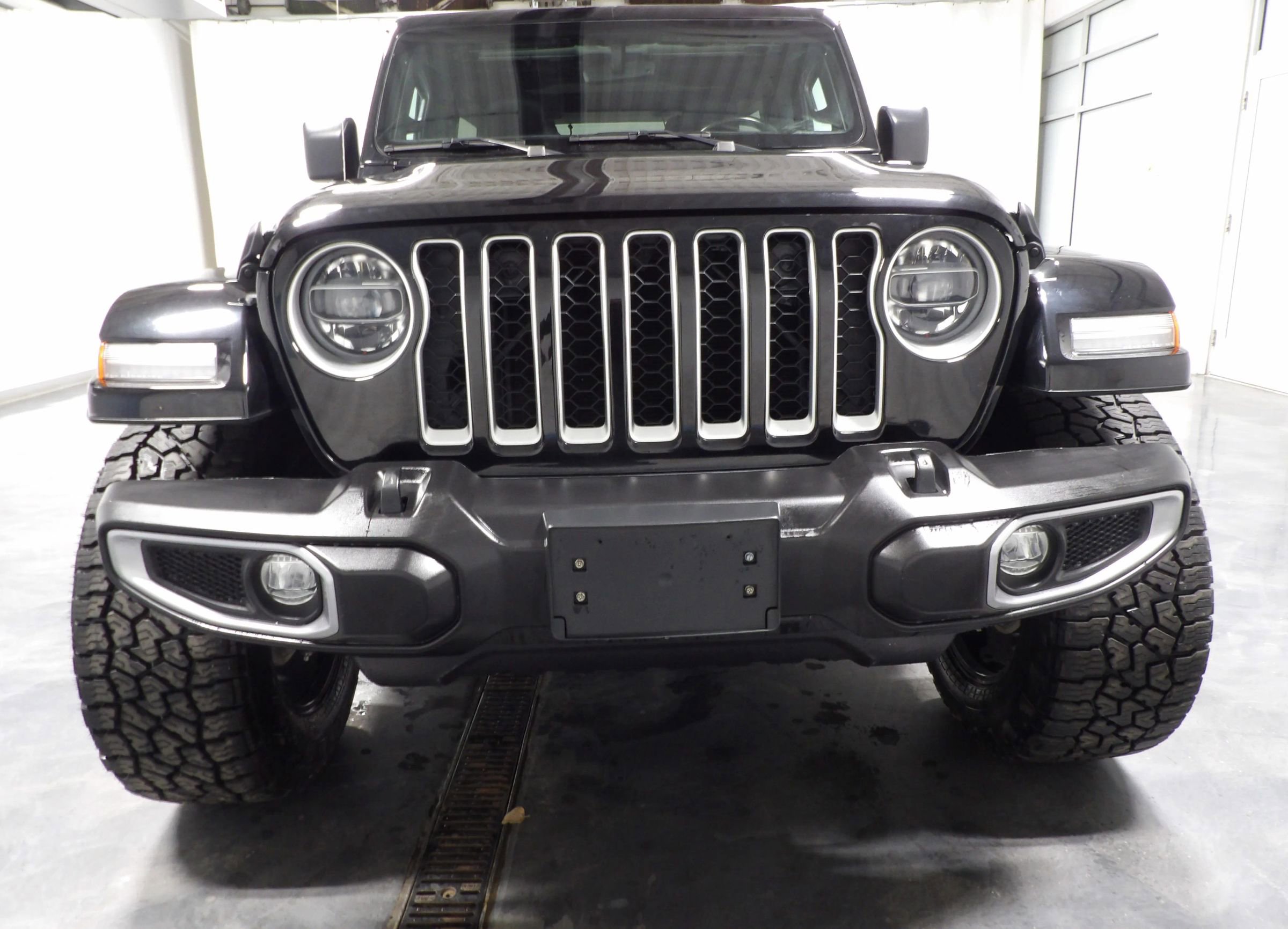 Used 2021 Jeep Wrangler Unlimited Sahara AWD/4WD image 4