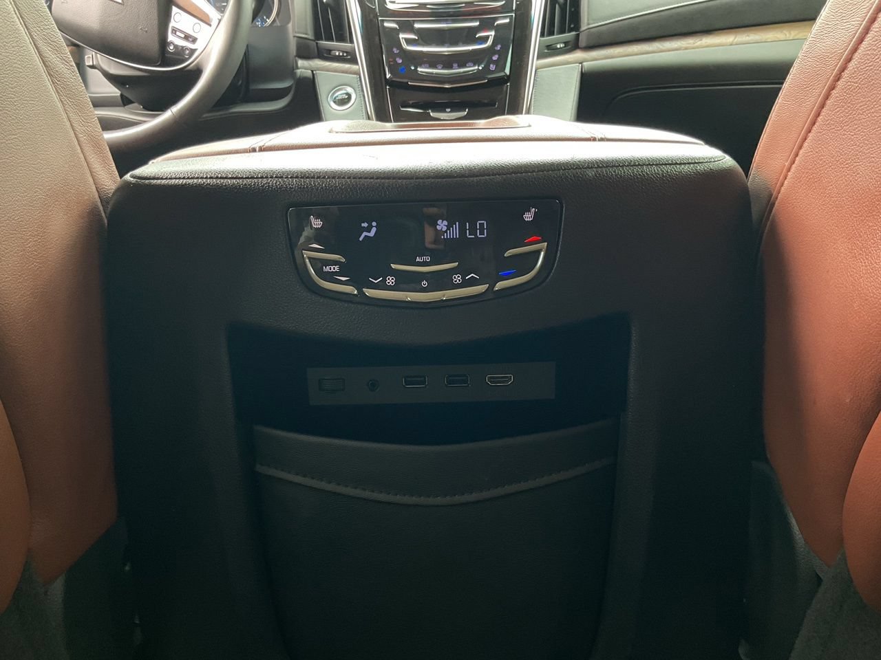 Used 2017 Cadillac Escalade Premium Luxury AWD/4WD image 12