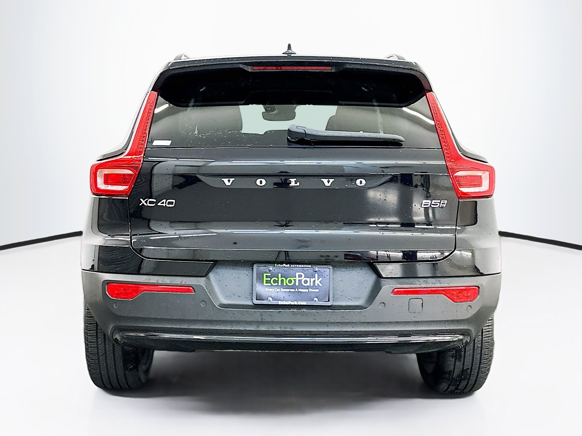 Used 2025 Volvo XC40 B5 Plus image 7