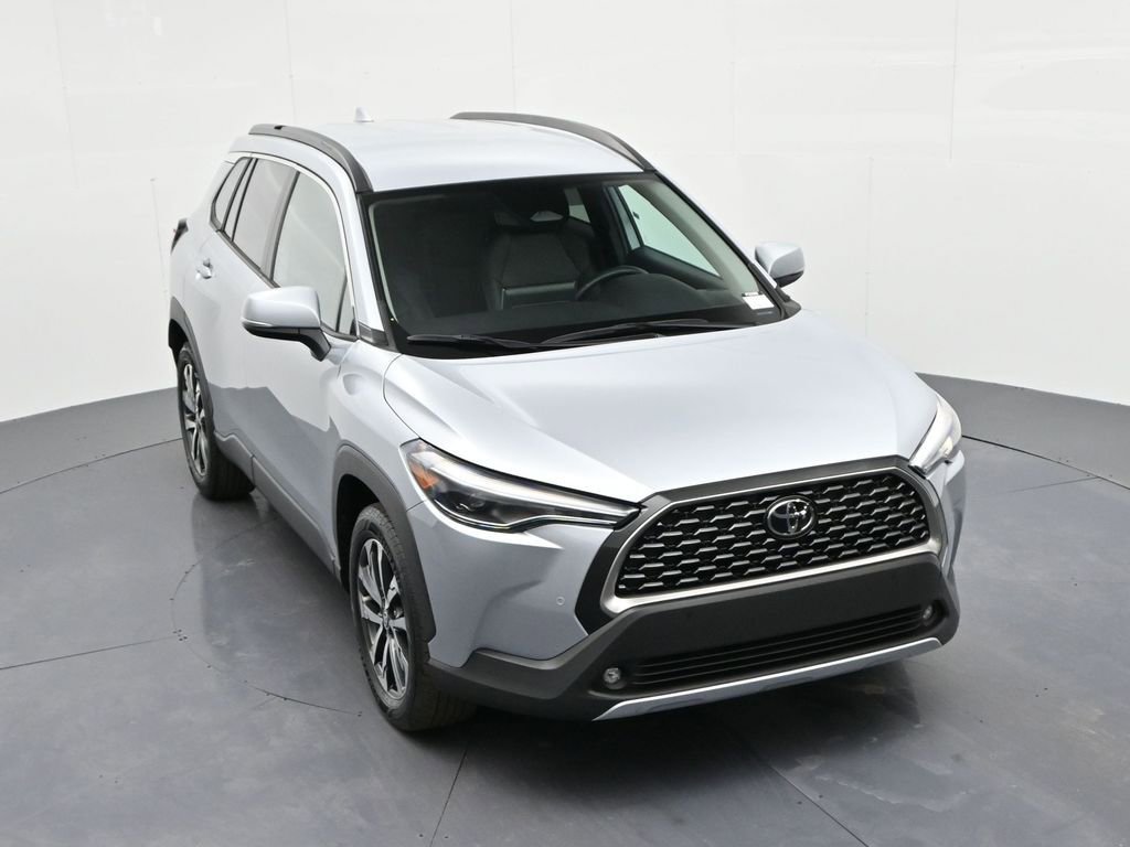 Used 2024 Toyota Corolla Cross XLE image 16