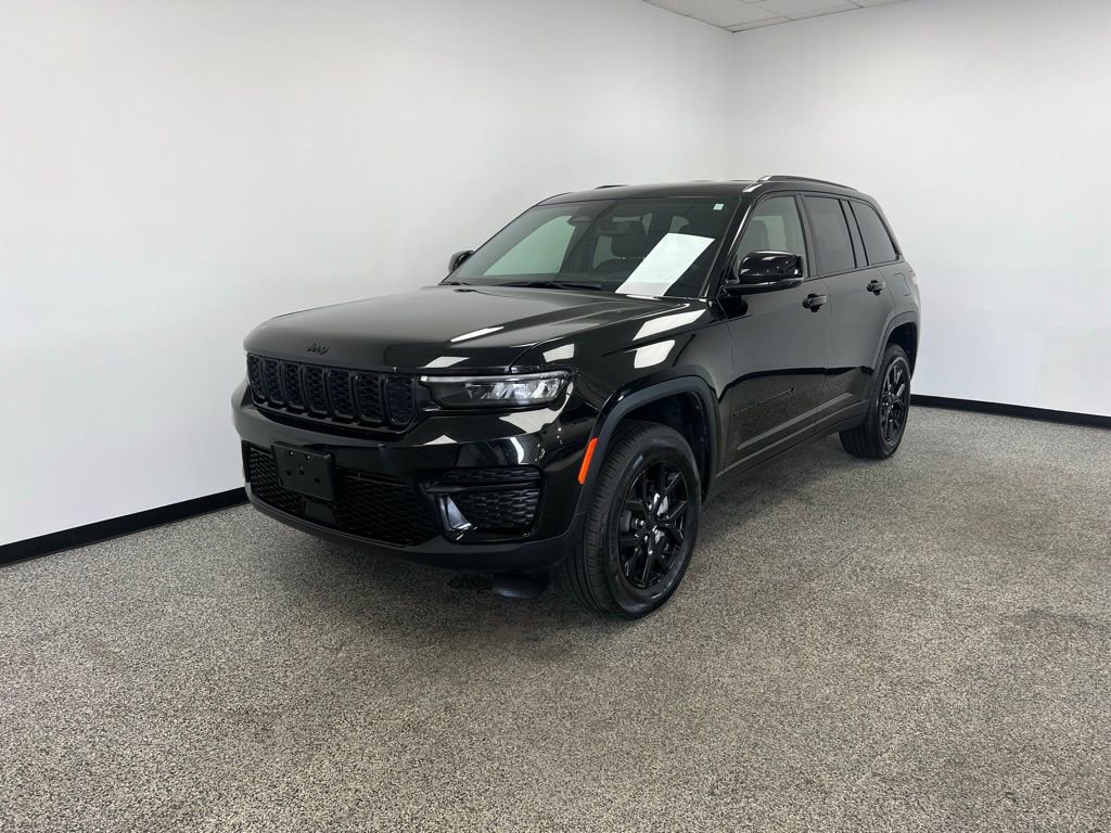 Used 2024 Jeep Grand Cherokee Altitude image 16