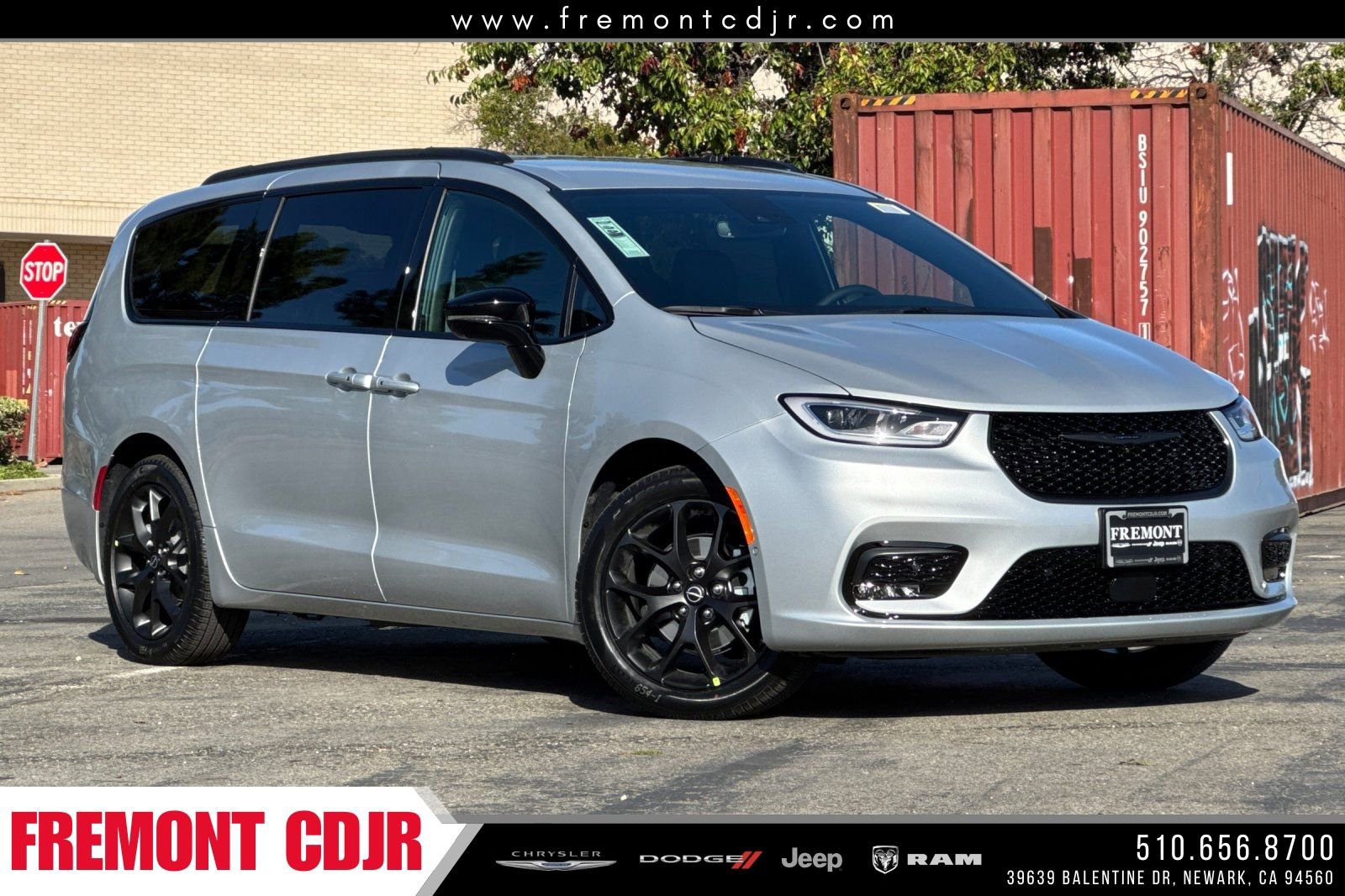 New 2026 Chrysler Pacifica Select w/ S Appearance Package