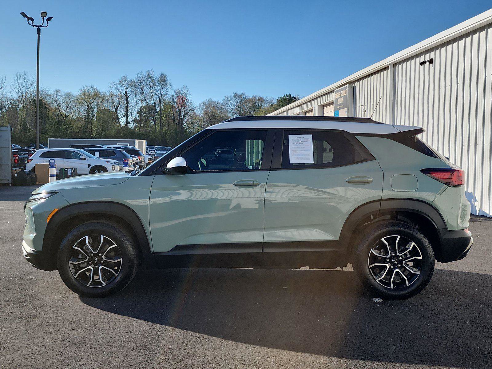 Used 2025 Chevrolet TrailBlazer ACTIV w/ Convenience Package FWD image 2