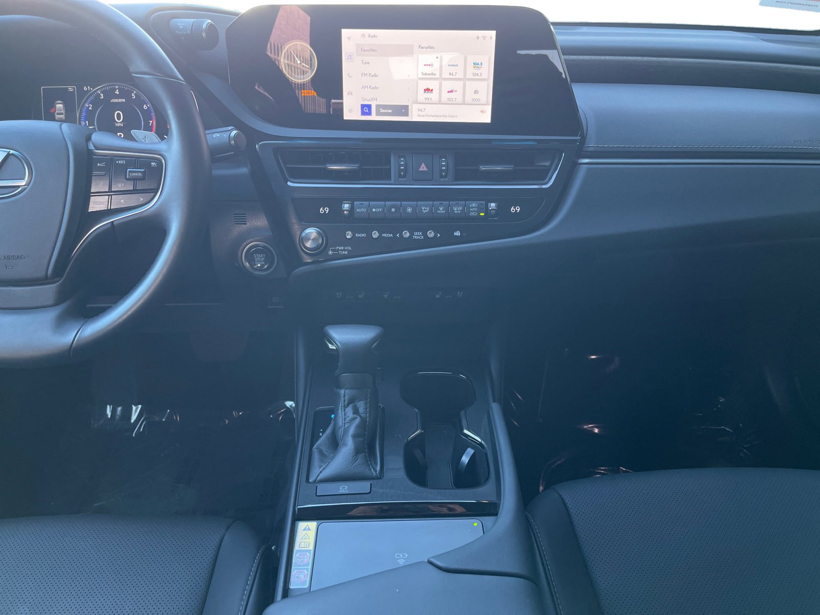 Used 2025 Lexus ES 350 w/ Premium Package image 11