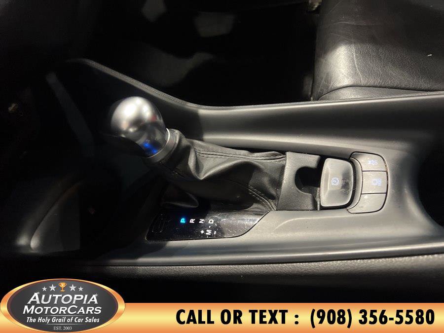 Used 2019 Toyota C-HR LE FWD image 28