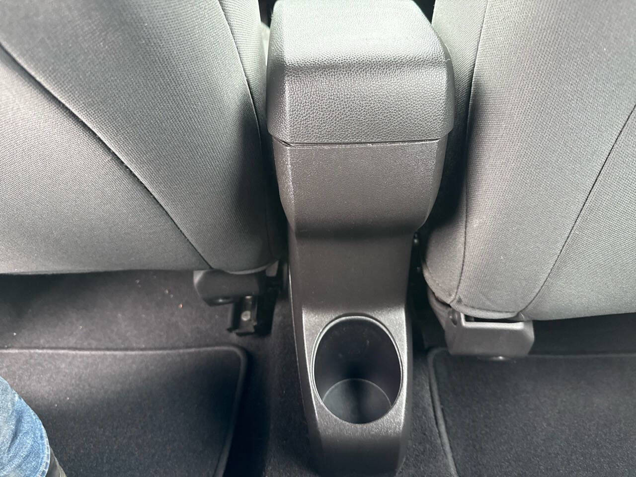 Used 2010 Ford Focus SE FWD image 18