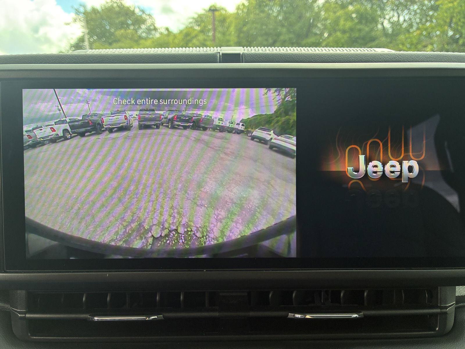 Used 2024 Jeep Wrangler Unlimited Sahara AWD/4WD image 25