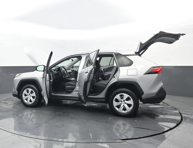 Used 2024 Toyota RAV4 LE FWD image 33