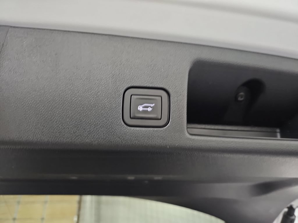 Used 2025 Chevrolet Equinox EV LT w/ LPO, All-Weather Mat Package FWD image 13