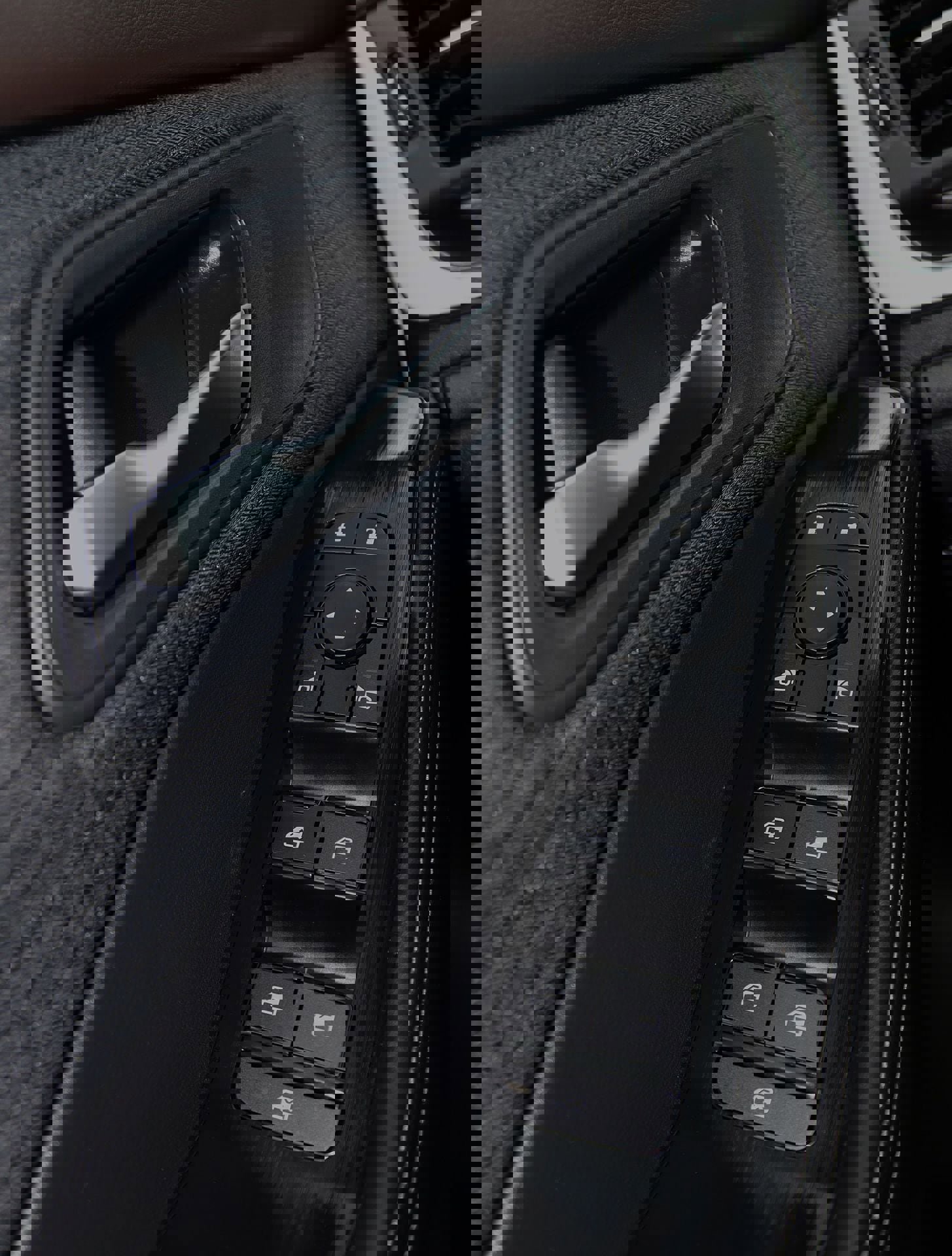 Used 2023 Nissan Rogue SV image 16