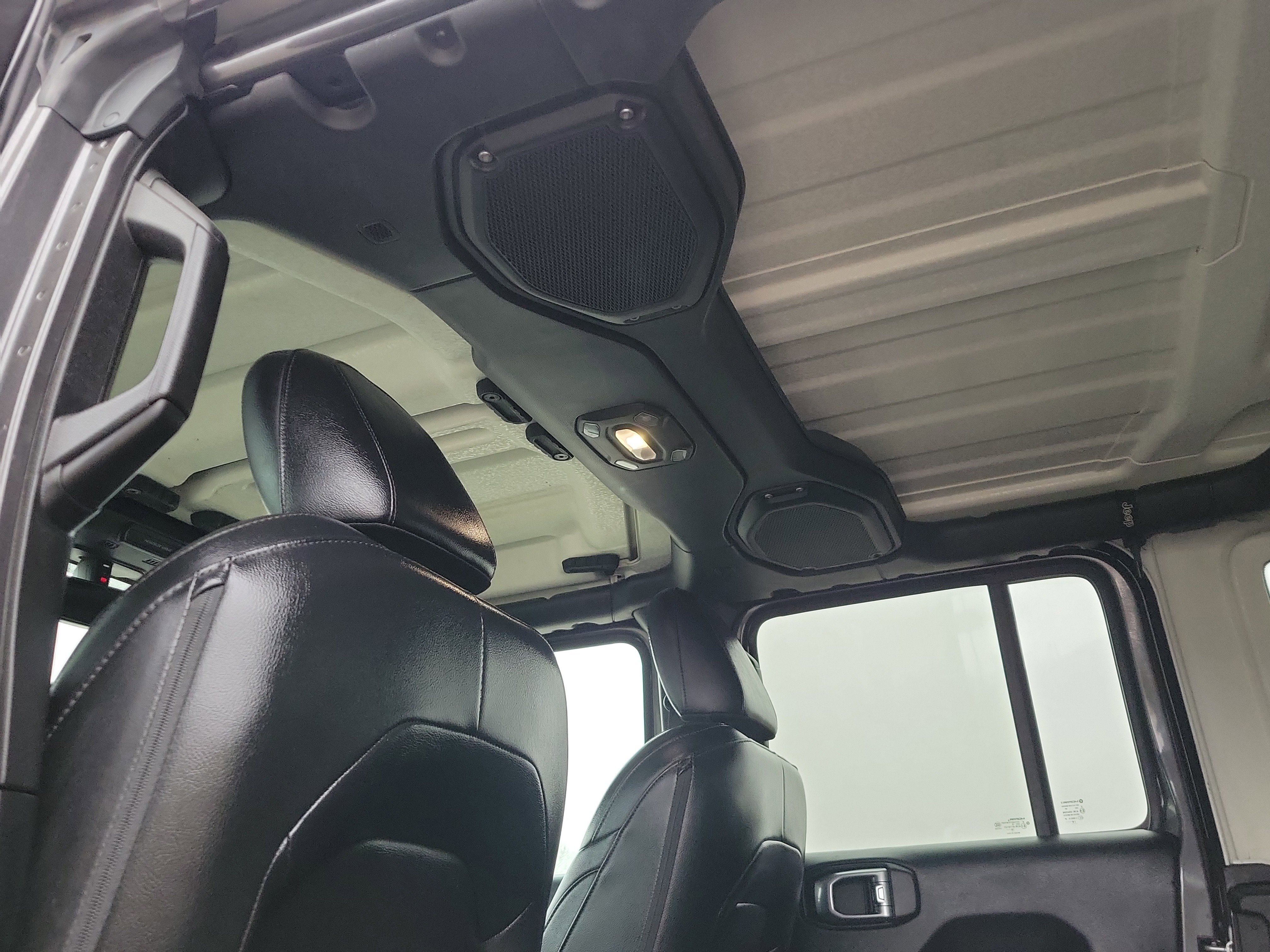 Used 2018 Jeep Wrangler Unlimited Sahara image 31