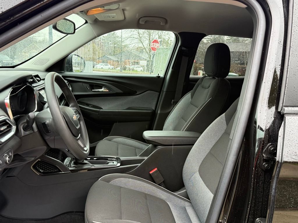 Used 2022 Chevrolet TrailBlazer LT w/ Convenience Package AWD/4WD image 27